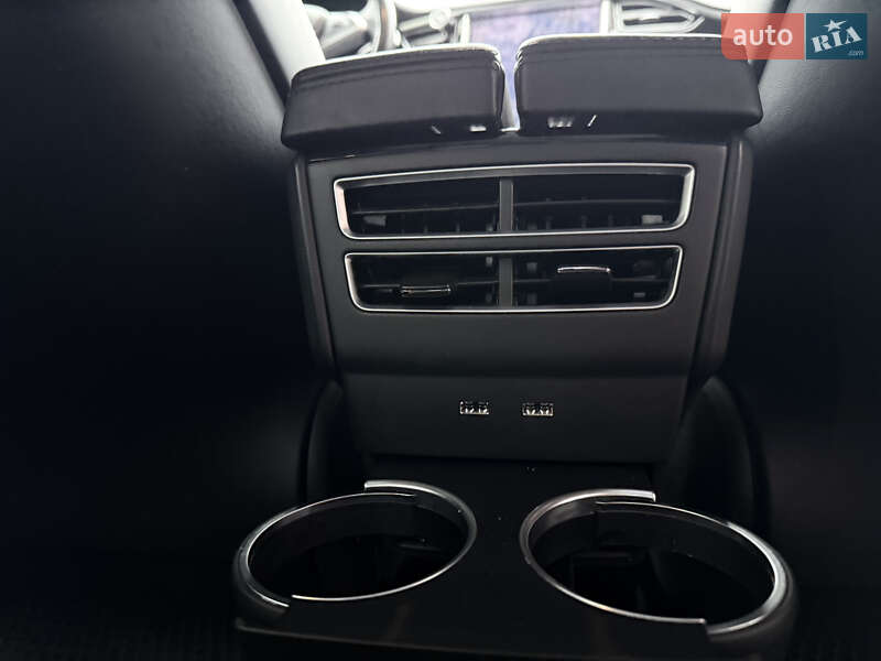 Лифтбек Tesla Model S 2017 в Киеве