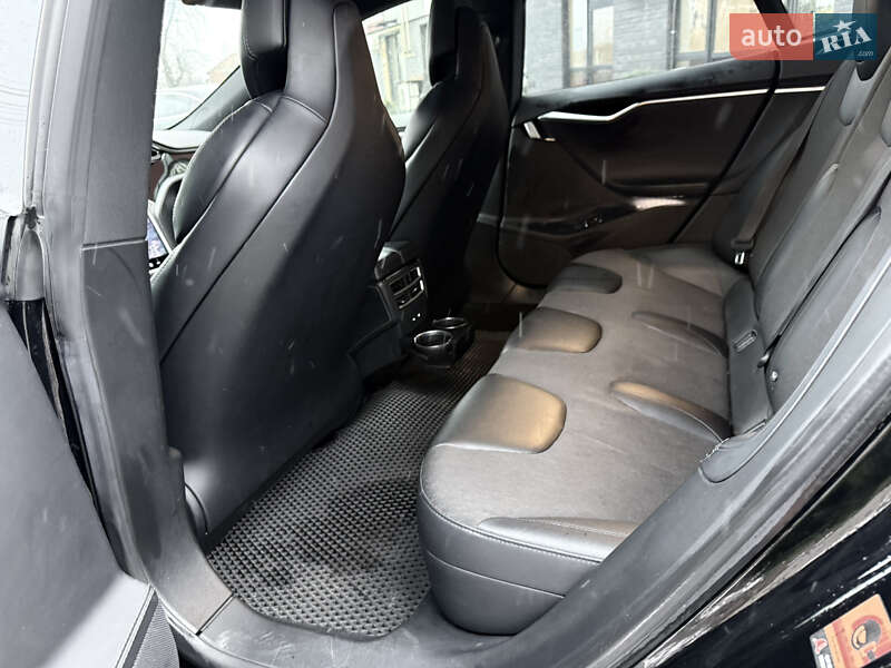 Лифтбек Tesla Model S 2017 в Киеве