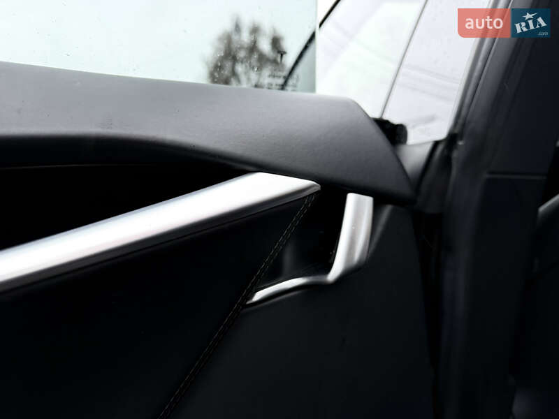 Лифтбек Tesla Model S 2017 в Киеве