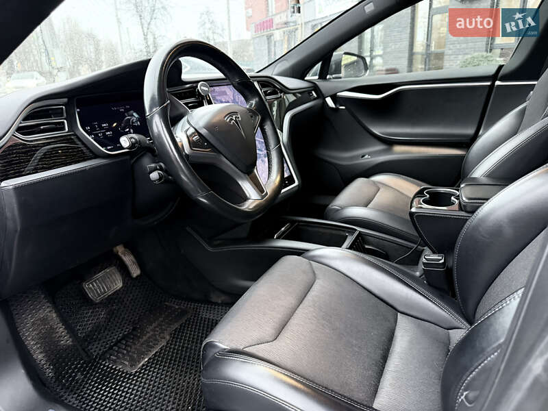 Лифтбек Tesla Model S 2017 в Киеве