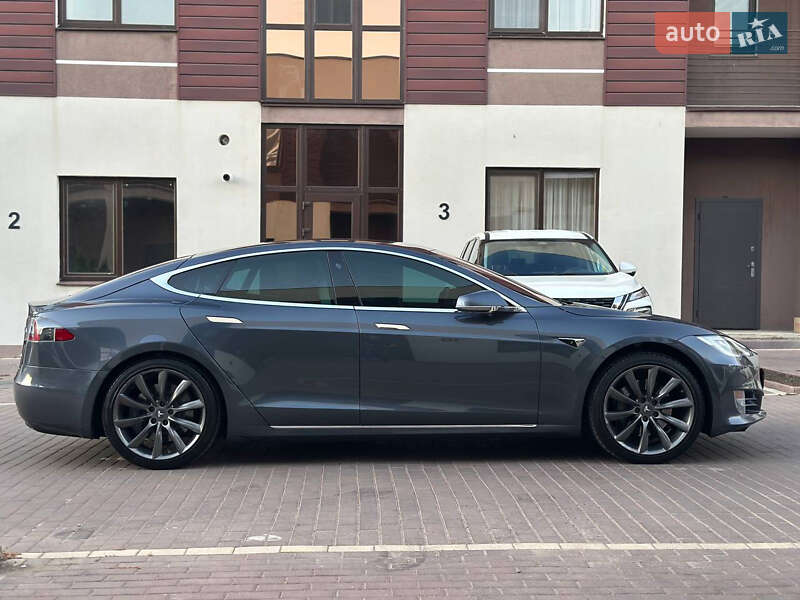 Лифтбек Tesla Model S 2020 в Одессе