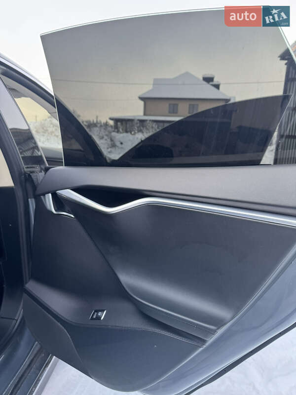 Лифтбек Tesla Model S 2013 в Долине фото 17 Лифтбек Tesla Model S 2013 в Долине