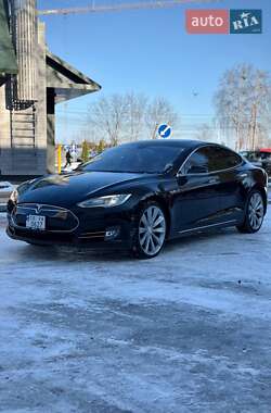 Ліфтбек Tesla Model S 2013 в Чернівцях
