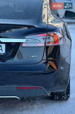 Ліфтбек Tesla Model S 2013 в Чернівцях