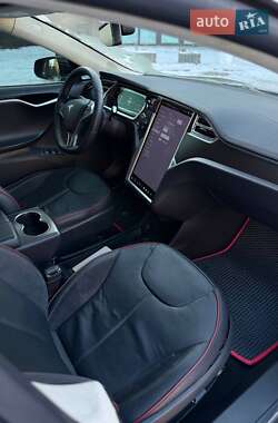 Ліфтбек Tesla Model S 2013 в Чернівцях