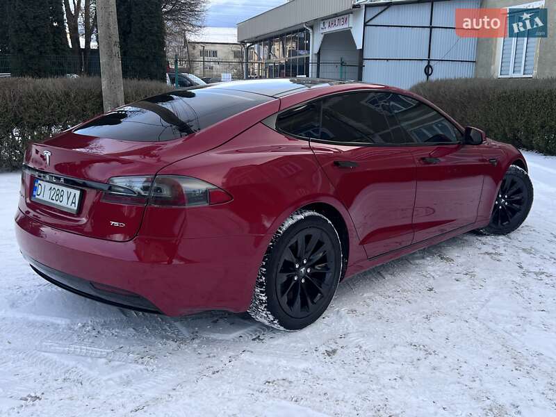 Лифтбек Tesla Model S 2017 в Черновцах