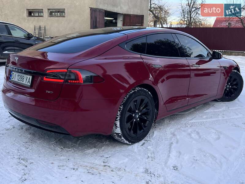 Лифтбек Tesla Model S 2017 в Черновцах