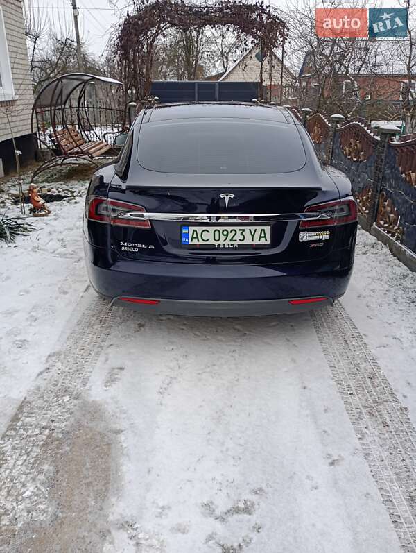 Лифтбек Tesla Model S 2013 в Нововолынске