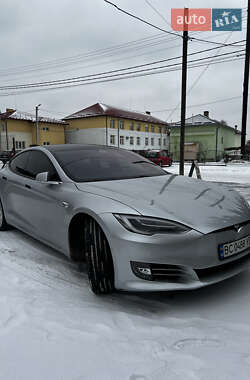 Лифтбек Tesla Model S 2017 в Львове