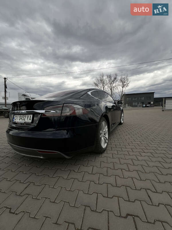 Лифтбек Tesla Model S 2013 в Черновцах