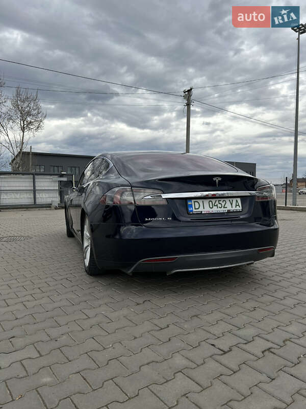 Лифтбек Tesla Model S 2013 в Черновцах