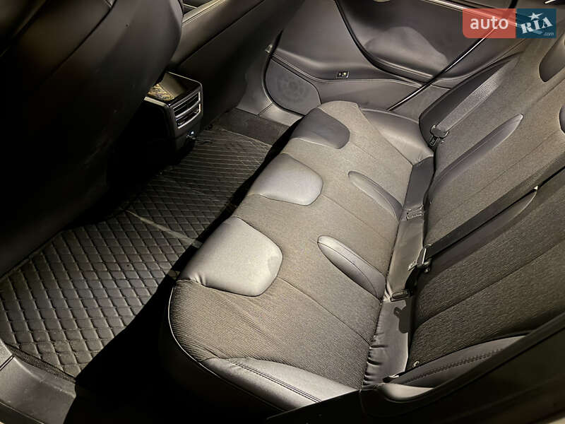 Ліфтбек Tesla Model S 2017 в Одесі фото 14 Ліфтбек Tesla Model S 2017 в Одесі