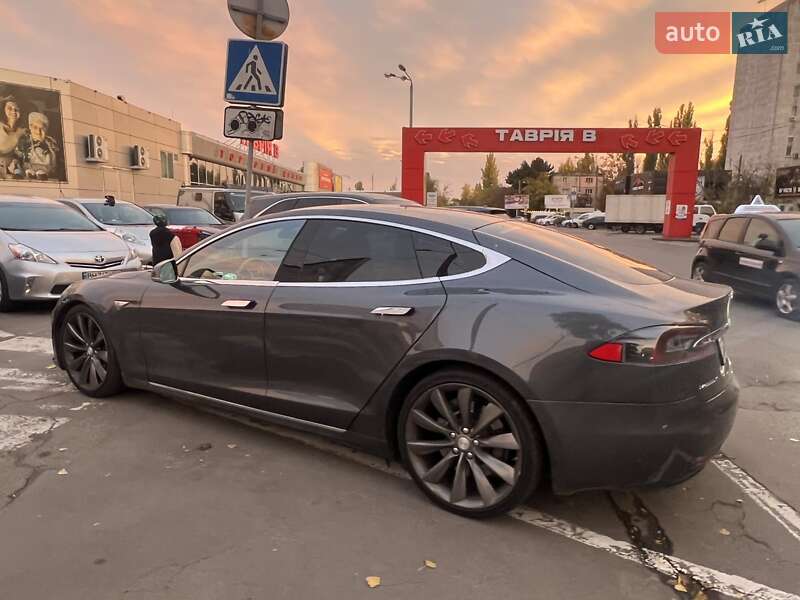 Лифтбек Tesla Model S 2016 в Одессе