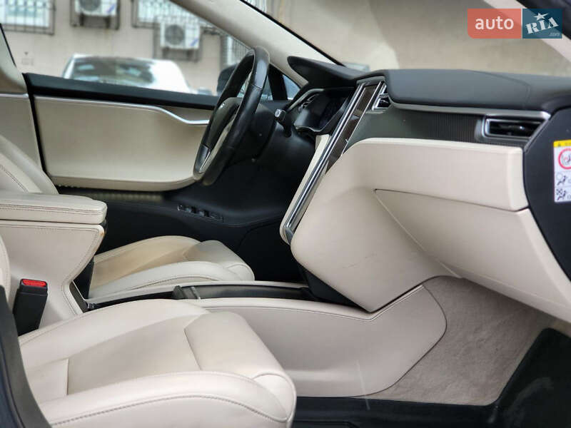 Ліфтбек Tesla Model S 2017 в Києві фото 12 Ліфтбек Tesla Model S 2017 в Києві