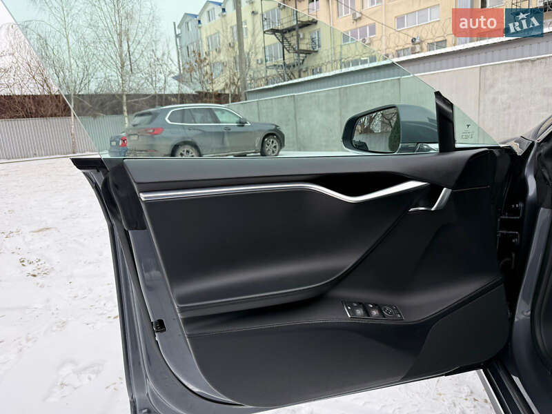 Лифтбек Tesla Model S 2013 в Луцке