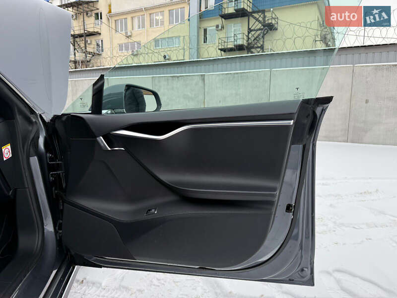 Лифтбек Tesla Model S 2013 в Луцке