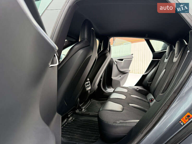 Лифтбек Tesla Model S 2013 в Луцке