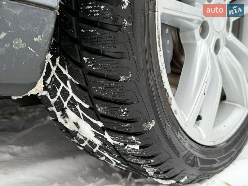 Лифтбек Tesla Model S 2013 в Луцке