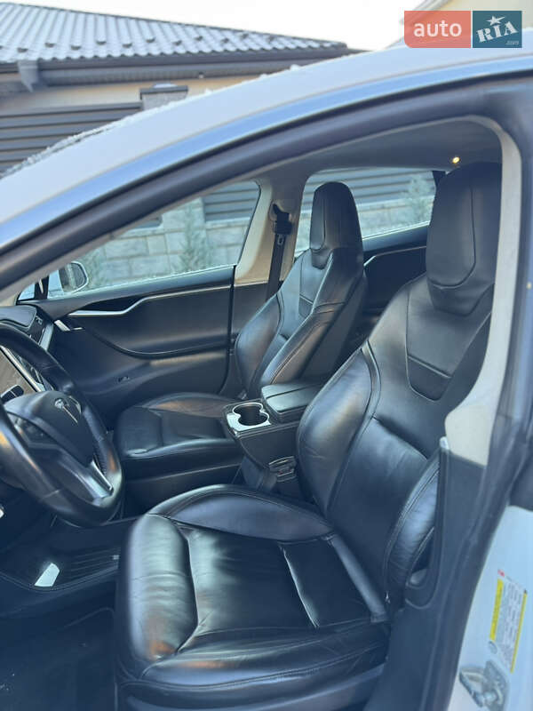 Лифтбек Tesla Model S 2015 в Ровно