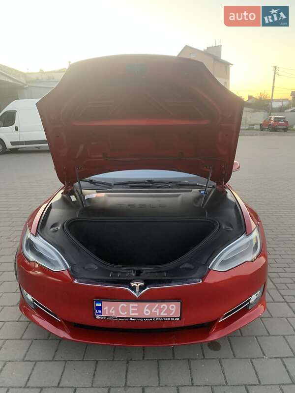 Лифтбек Tesla Model S 2016 в Львове