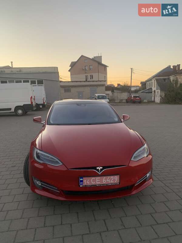 Лифтбек Tesla Model S 2016 в Львове