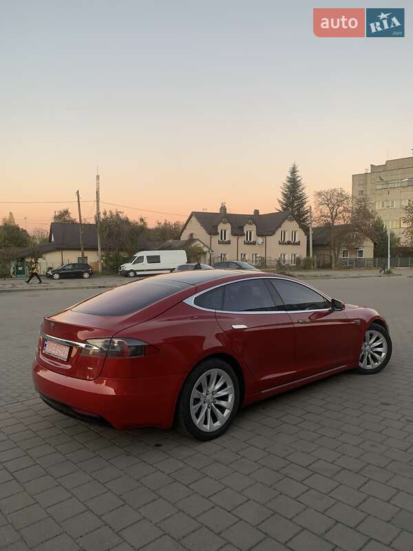 Лифтбек Tesla Model S 2016 в Львове
