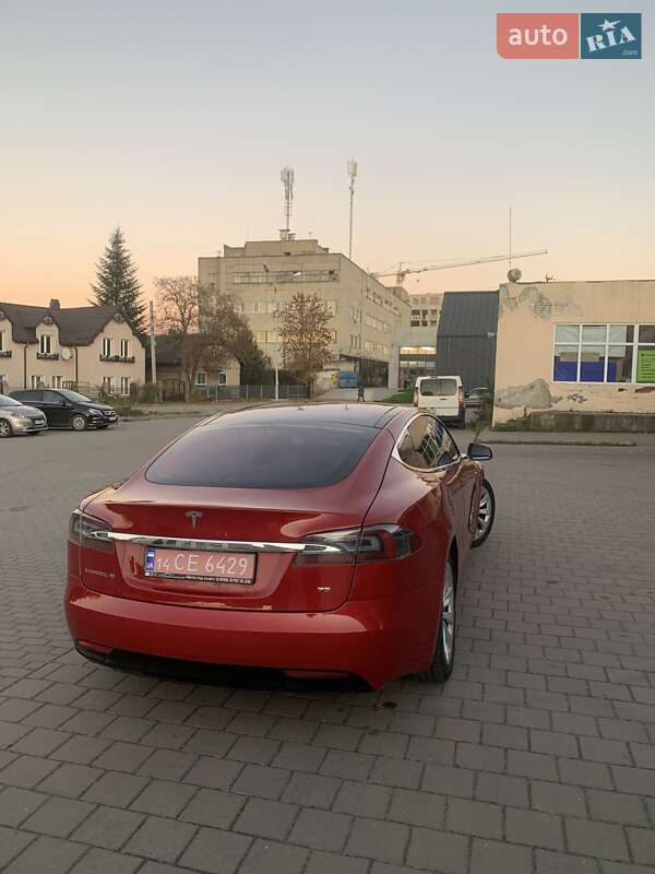 Лифтбек Tesla Model S 2016 в Львове
