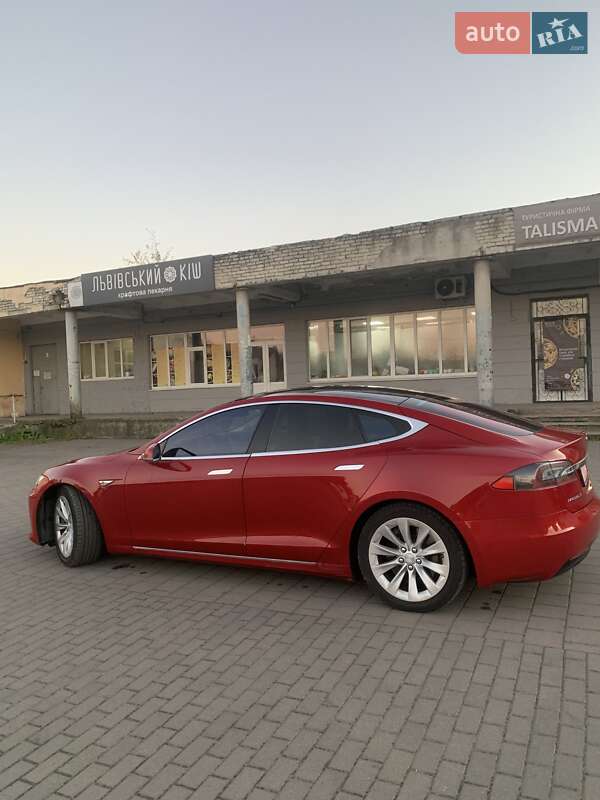Лифтбек Tesla Model S 2016 в Львове
