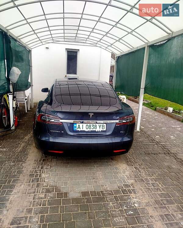 Лифтбек Tesla Model S 2017 в Киеве