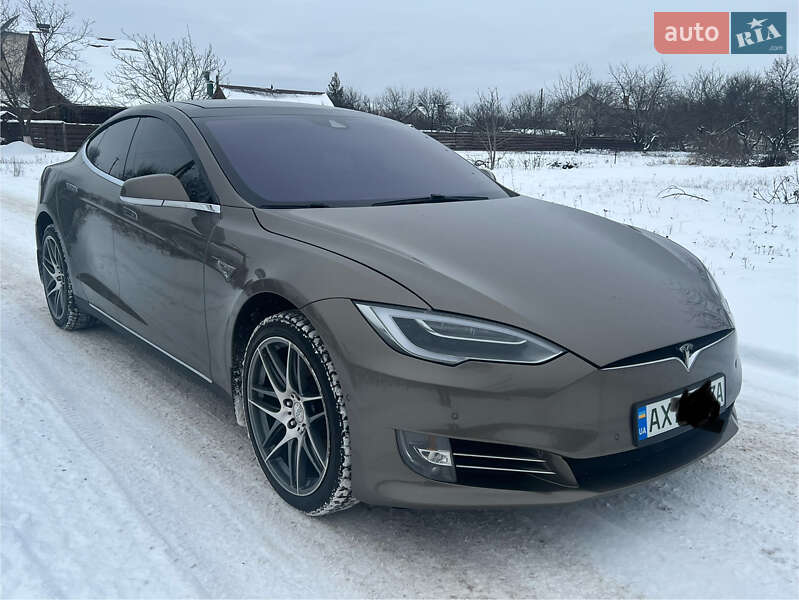 Ліфтбек Tesla Model S 2016 в Харкові фото 19 Ліфтбек Tesla Model S 2016 в Харкові