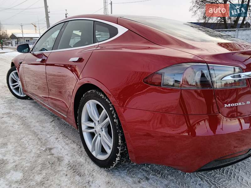 Лифтбек Tesla Model S 2017 в Киеве