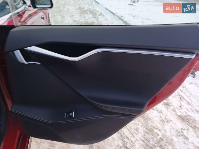 Лифтбек Tesla Model S 2017 в Киеве