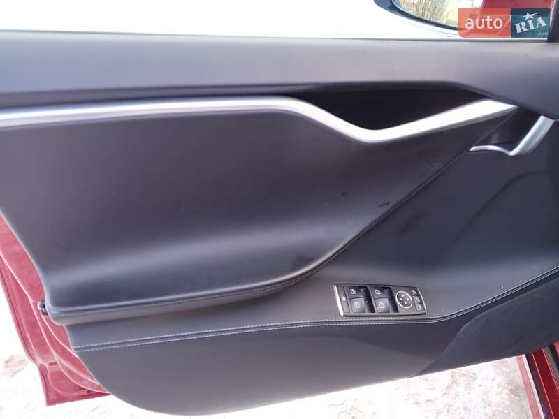 Лифтбек Tesla Model S 2017 в Киеве