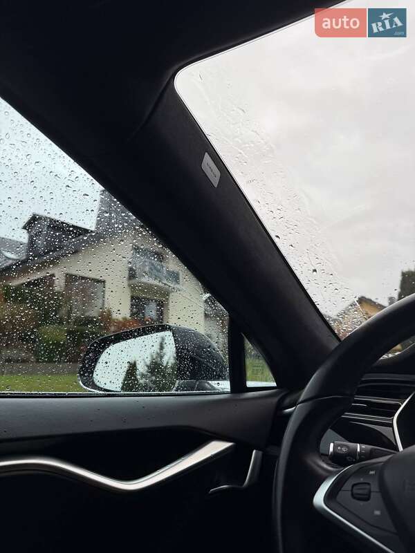Ліфтбек Tesla Model S 2014 в Києві