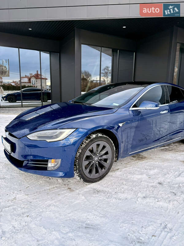 Лифтбек Tesla Model S 2018 в Львове