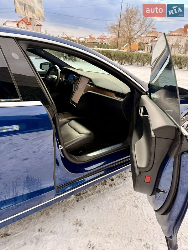 Лифтбек Tesla Model S 2018 в Львове