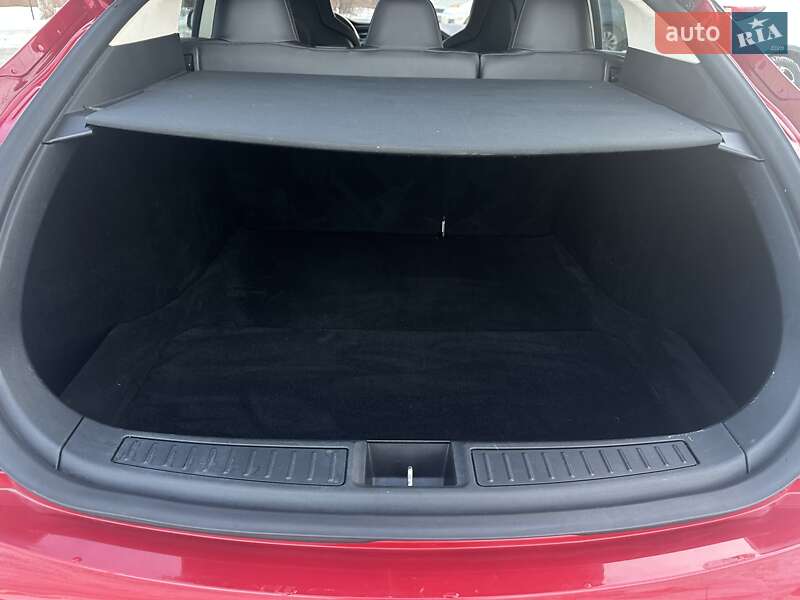 Ліфтбек Tesla Model S 2015 в Києві