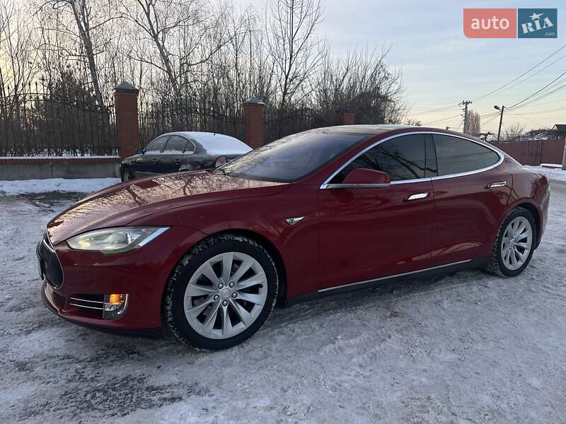 Ліфтбек Tesla Model S 2015 в Києві