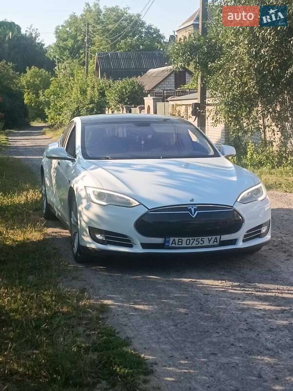 Лифтбек Tesla Model S 2014 в Виннице