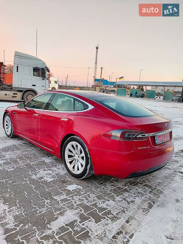 Лифтбек Tesla Model S 2018 в Сарнах