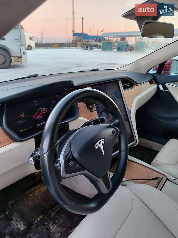 Лифтбек Tesla Model S 2018 в Сарнах