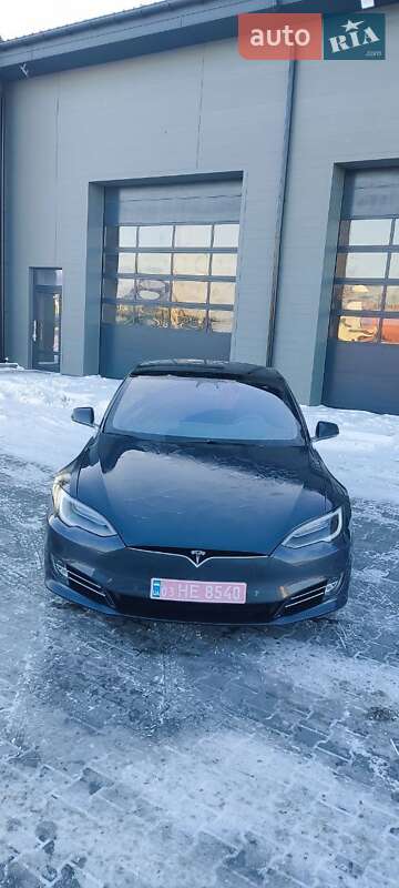 Лифтбек Tesla Model S 2016 в Сарнах