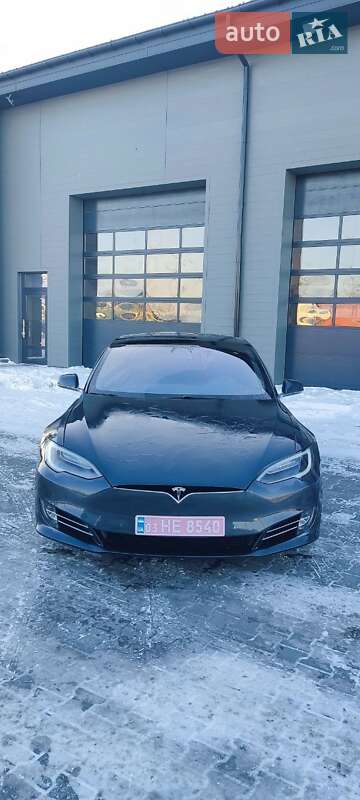 Лифтбек Tesla Model S 2016 в Сарнах