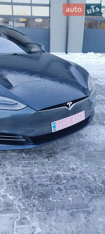 Лифтбек Tesla Model S 2016 в Сарнах