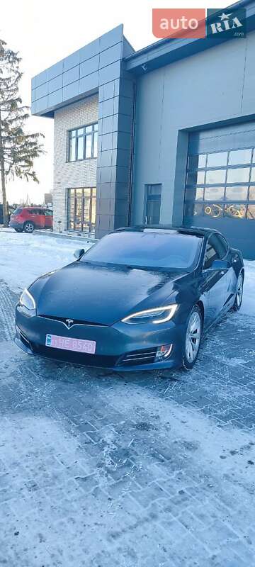 Лифтбек Tesla Model S 2016 в Сарнах