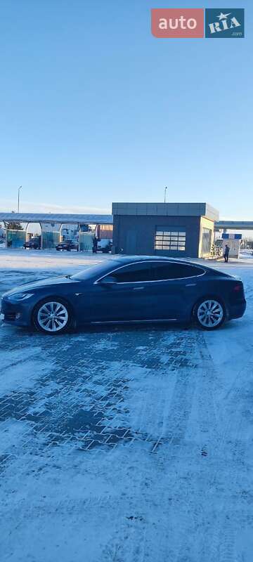 Лифтбек Tesla Model S 2016 в Сарнах