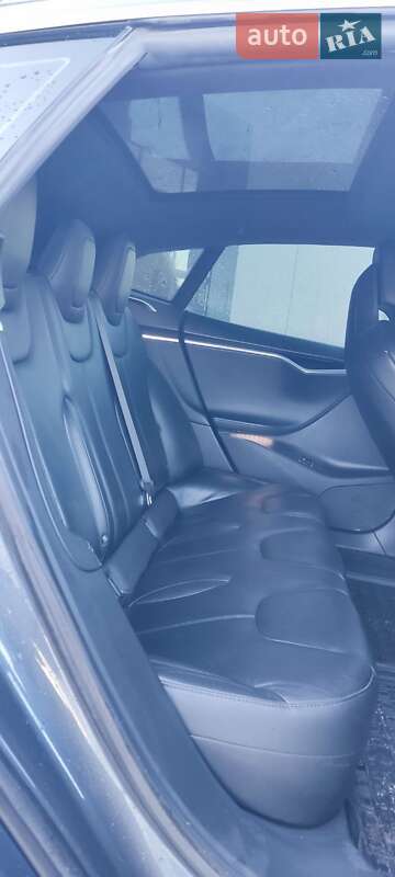 Лифтбек Tesla Model S 2016 в Сарнах