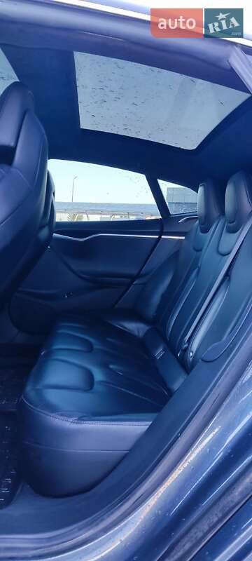 Лифтбек Tesla Model S 2016 в Сарнах