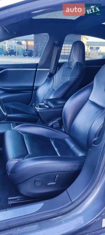 Лифтбек Tesla Model S 2016 в Сарнах