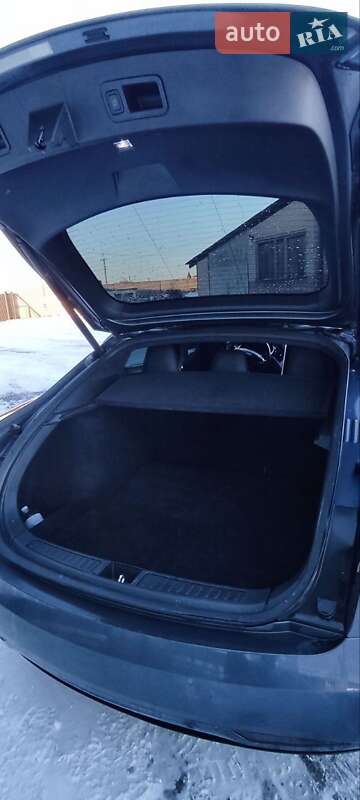 Лифтбек Tesla Model S 2016 в Сарнах